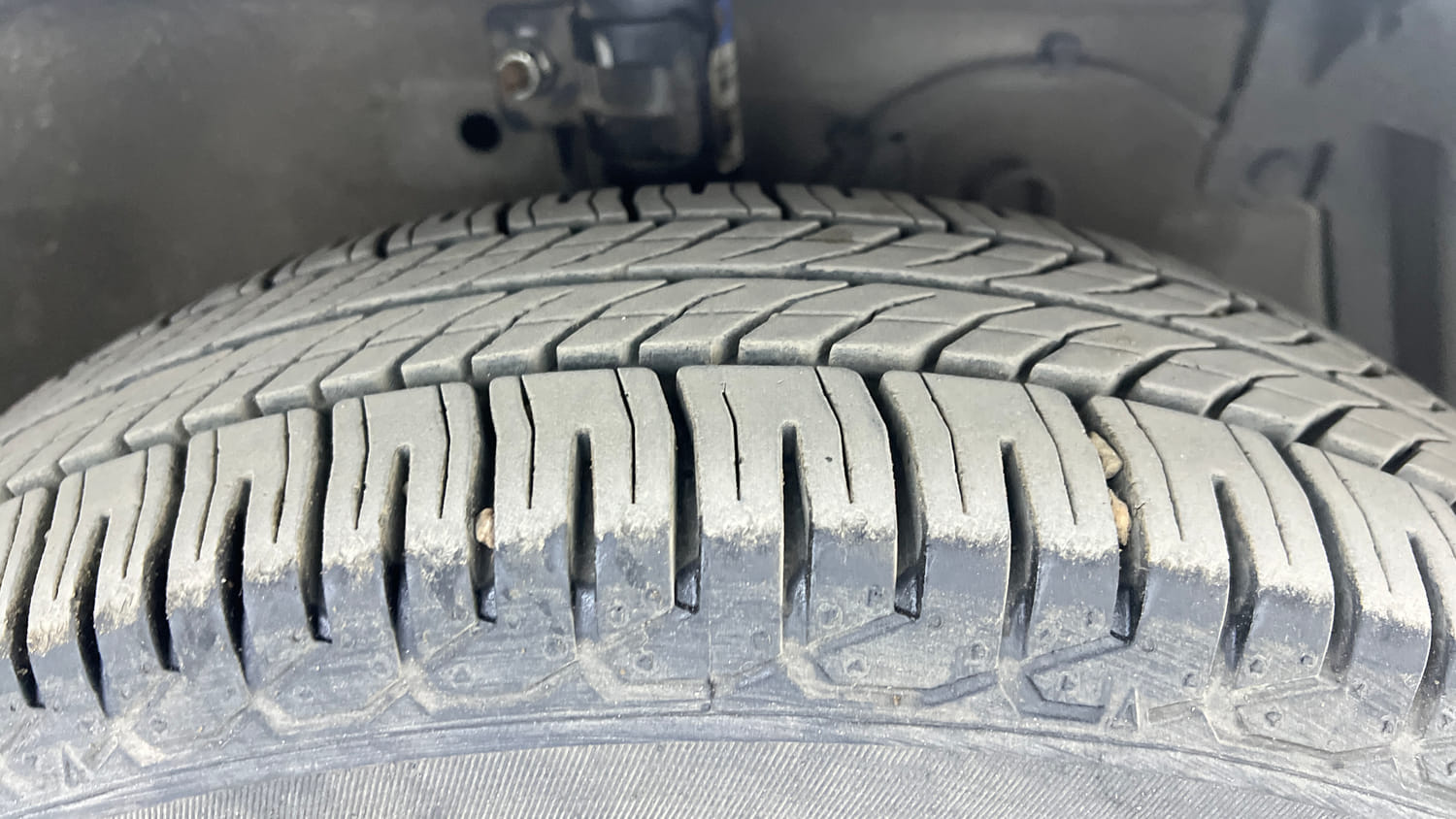 Used 2017 Maruti Suzuki Swift Dzire VXI AT ABS Petrol Automatic tyres RIGHT FRONT TYRE TREAD VIEW