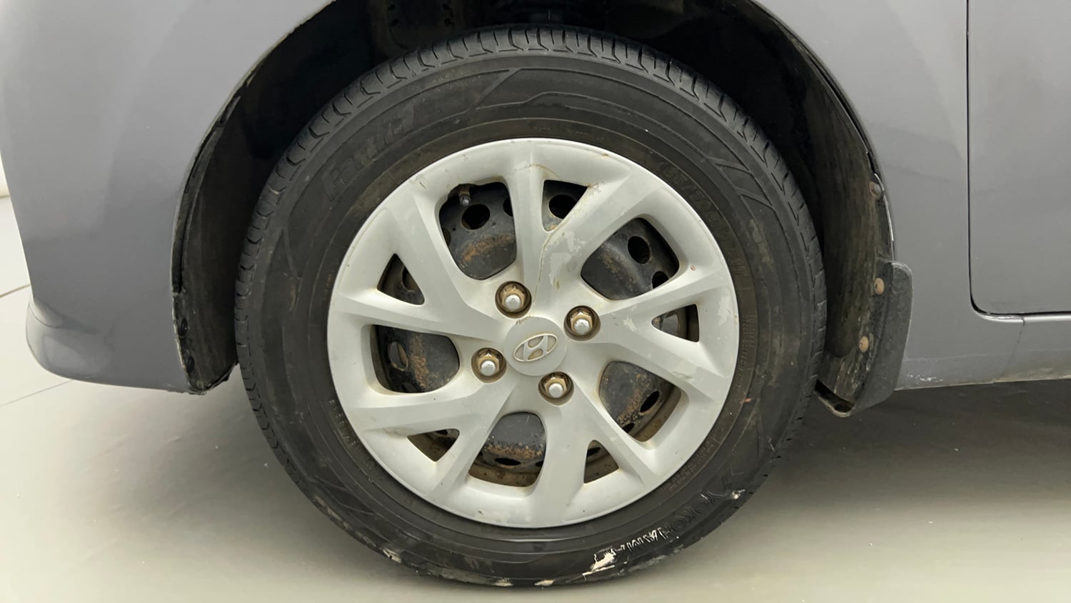 Used 2017 Hyundai Grand i10 Magna 1.2 Kappa VTVT Petrol Manual tyres LEFT FRONT TYRE RIM VIEW