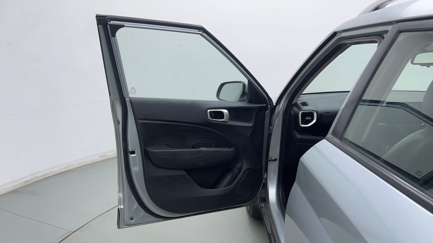 Used 2020 Hyundai Venue SX Plus 1.0 Turbo DCT Petrol Automatic interior LEFT FRONT DOOR OPEN VIEW