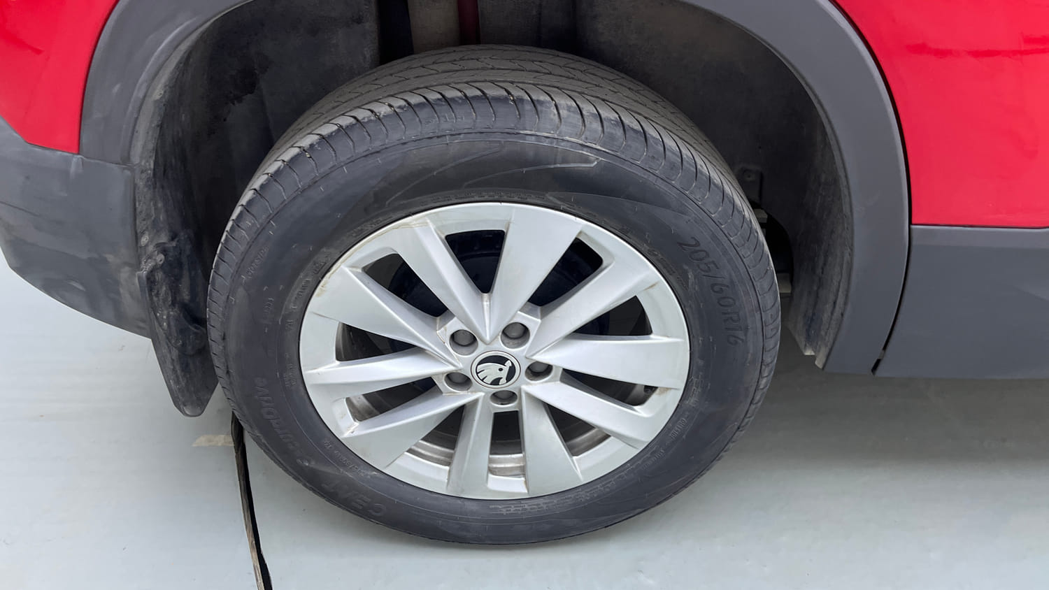 Used 2025 Skoda Kylaq Signature Petrol Manual tyres RIGHT REAR TYRE RIM VIEW