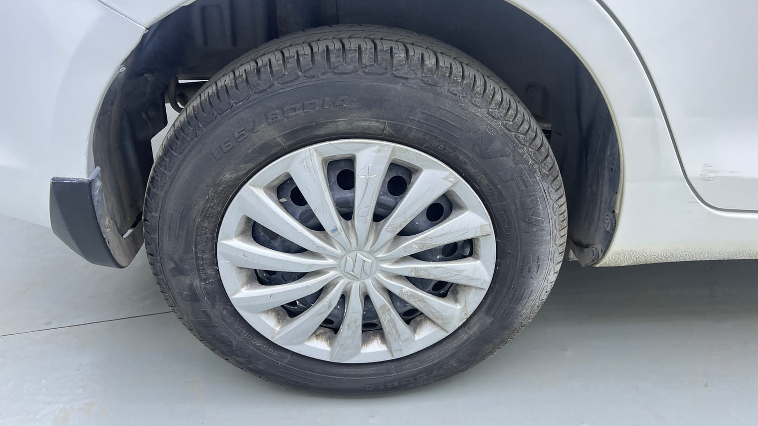 Used 2017 Maruti Suzuki Swift Dzire VXI AT ABS Petrol Automatic tyres RIGHT REAR TYRE RIM VIEW
