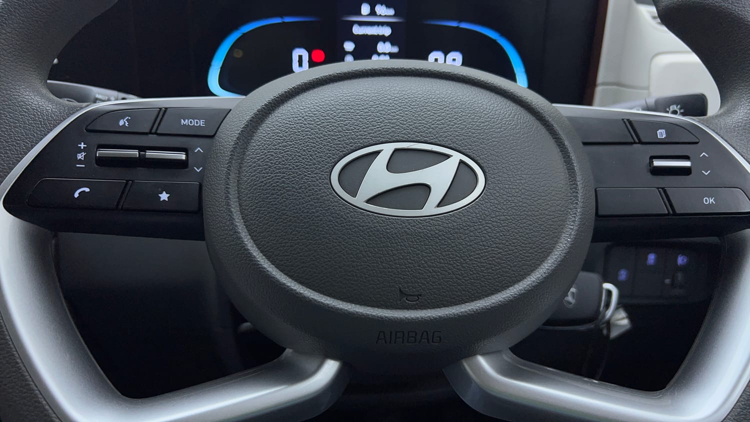 Used 2024 Hyundai Creta 1.5 MPi Petrol MT EX Petrol Manual top_features Airbags
