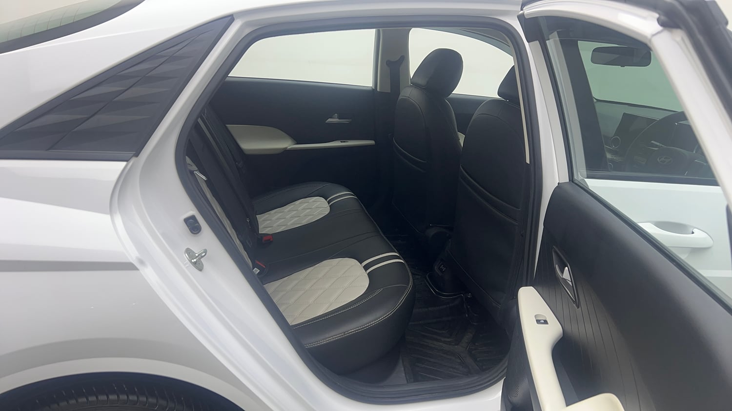 Used 2025 Hyundai Verna EX 1.5 Petrol MT Petrol Manual interior RIGHT SIDE REAR DOOR CABIN VIEW