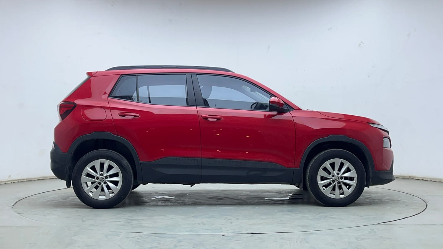 Used 2025 Skoda Kylaq Signature Petrol Manual exterior RIGHT SIDE VIEW