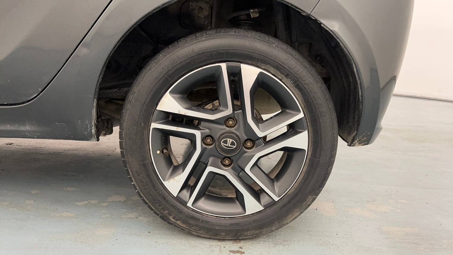 Used 2020 Tata Tiago XZ Plus Dual Tone Petrol Manual tyres LEFT REAR TYRE RIM VIEW