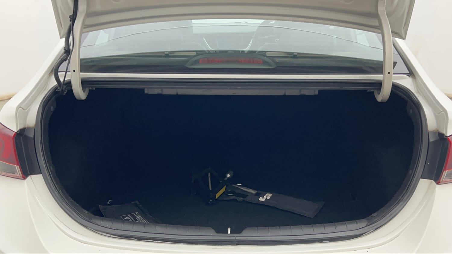 Used 2019 Hyundai Verna SX (O)1.6 VTVT Petrol Manual interior DICKY INSIDE VIEW
