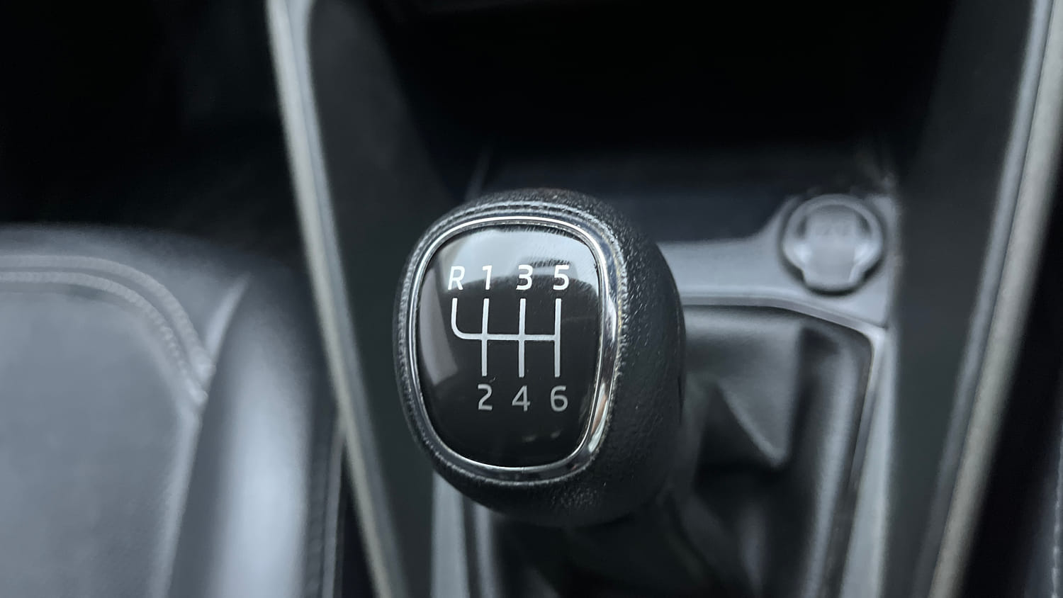 Used 2025 Skoda Kylaq Signature Petrol Manual interior GEAR  KNOB VIEW
