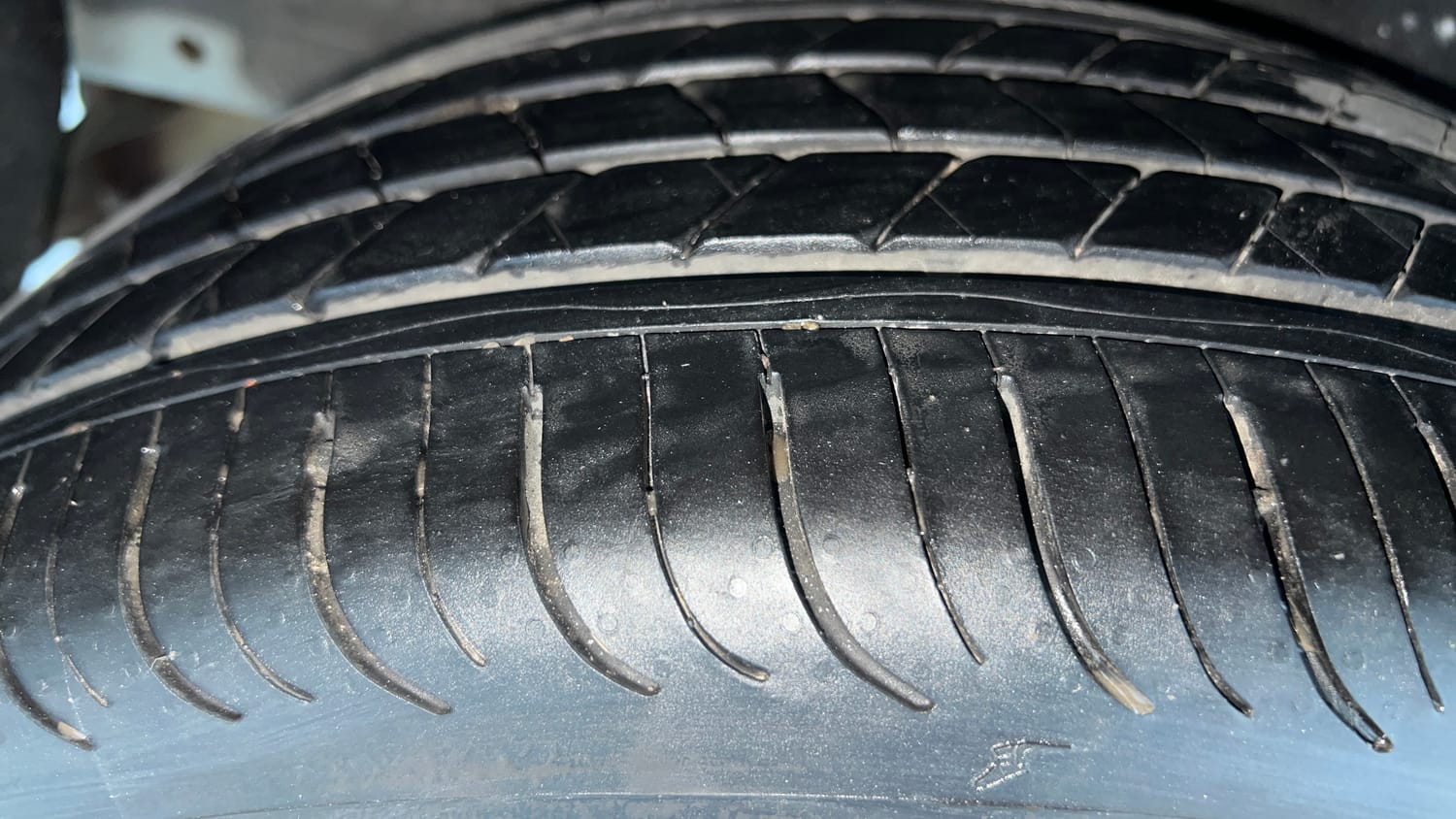 Used 2025 Kia Syros HTX Plus (O) 1.5 Diesel 6AT Diesel Automatic tyres RIGHT REAR TYRE TREAD VIEW