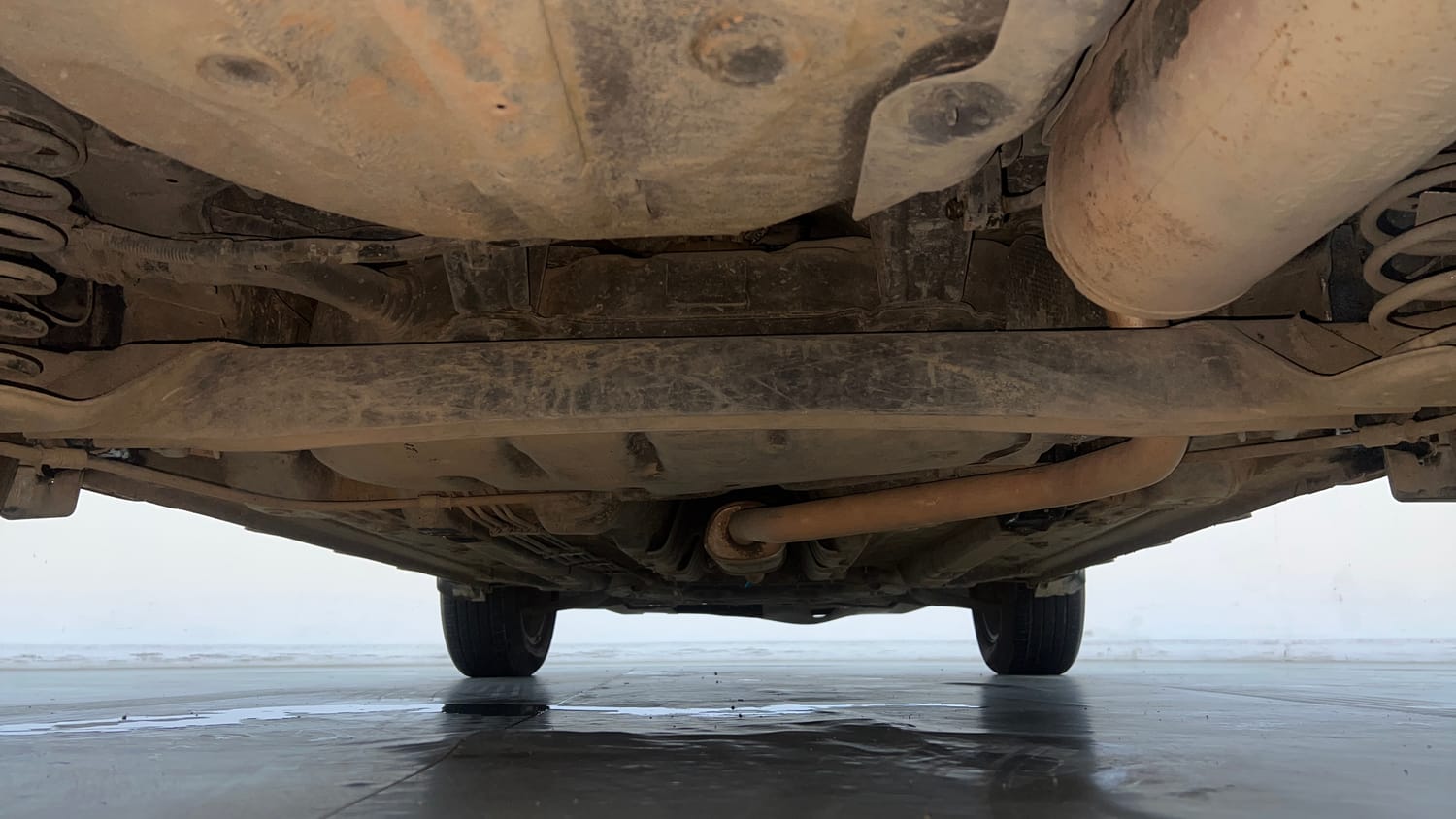 Used 2020 Hyundai Venue SX Plus 1.0 Turbo DCT Petrol Automatic extra REAR UNDERBODY VIEW (TAKEN FROM REAR)