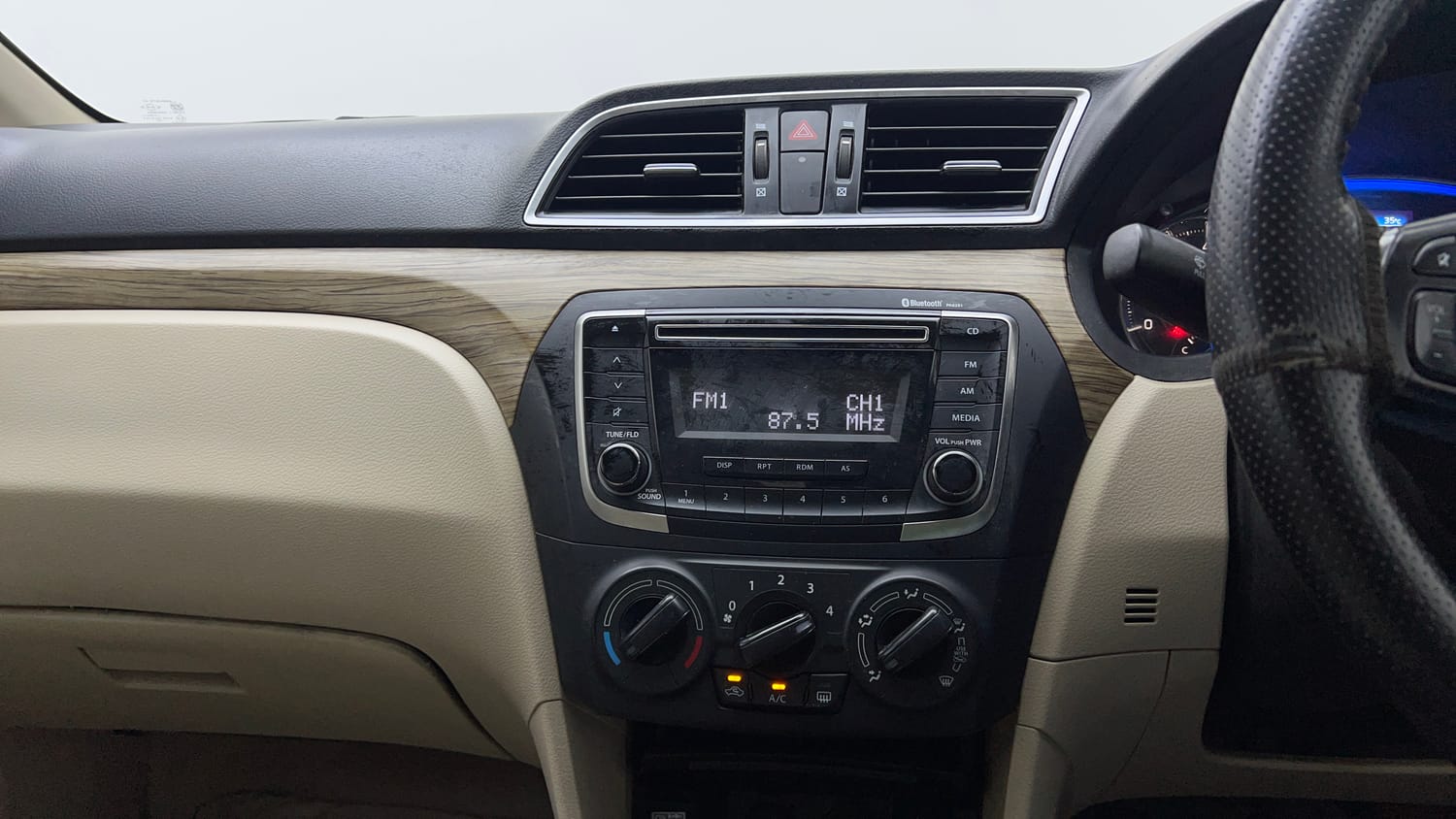 Used 2023 Maruti Suzuki Ciaz Sigma 1.5 Petrol Manual top_features Integrated (in-dash) music system