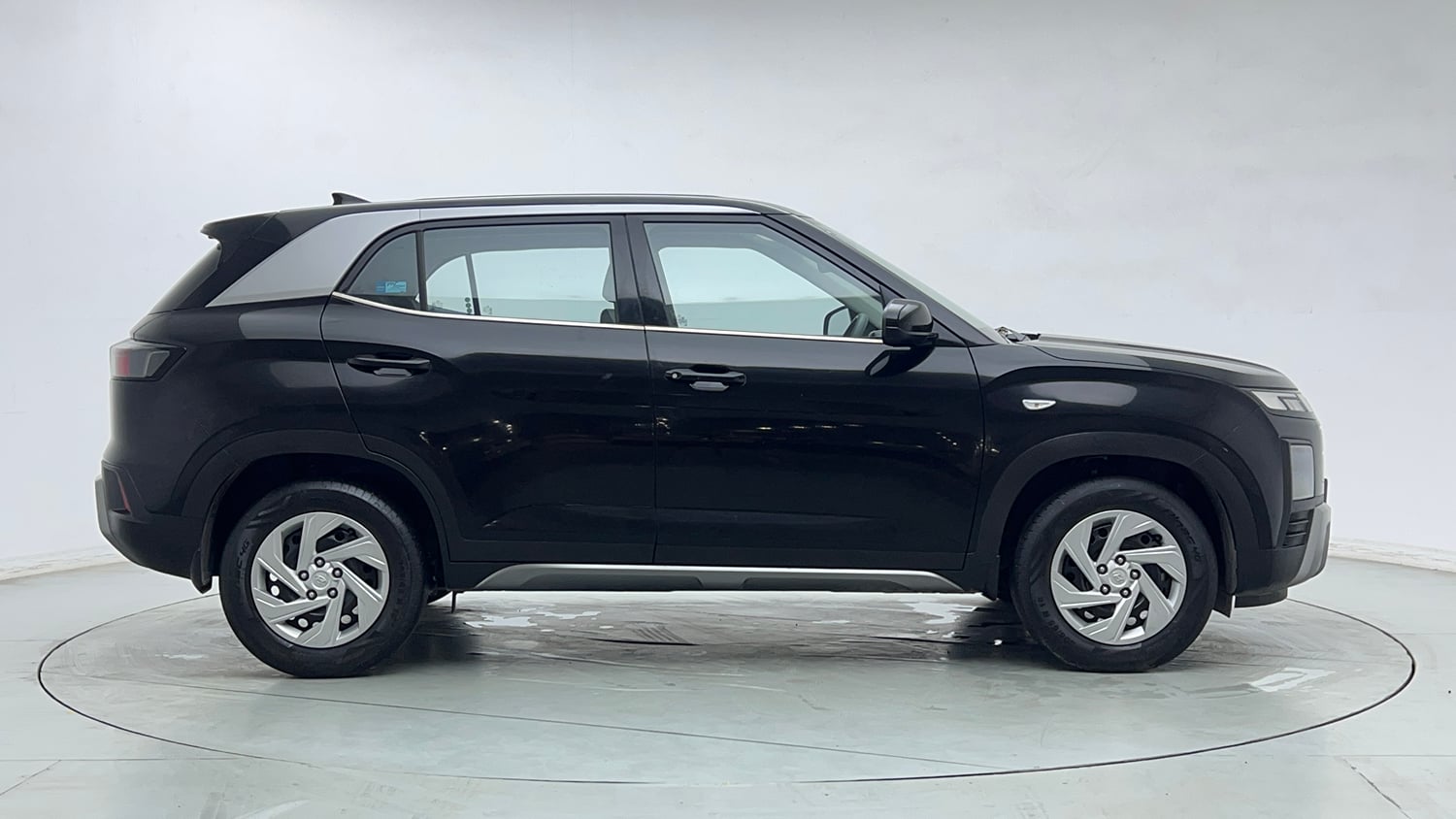 Used 2024 Hyundai Creta 1.5 MPi Petrol MT EX Petrol Manual exterior RIGHT SIDE VIEW