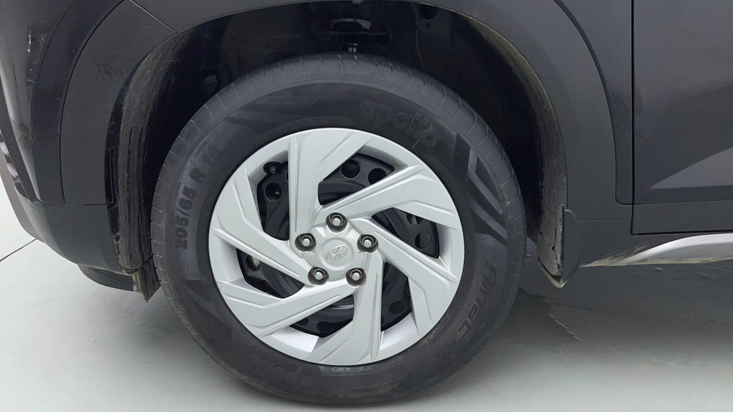 Used 2024 Hyundai Creta 1.5 MPi Petrol MT EX Petrol Manual tyres LEFT FRONT TYRE RIM VIEW