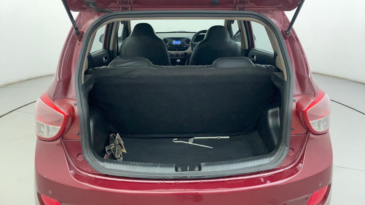 Used 2015 Hyundai Grand i10 Sportz 1.2 Kappa VTVT Petrol Manual interior DICKY INSIDE VIEW
