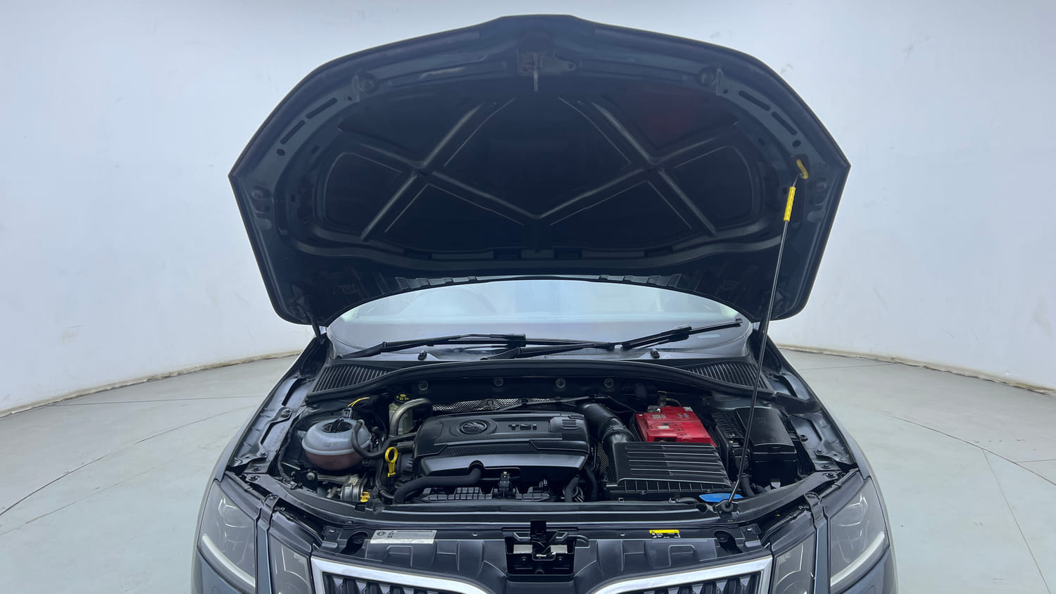 Used 2018 Skoda Octavia 1.8 TSI L&K Petrol Automatic engine ENGINE & BONNET OPEN FRONT VIEW