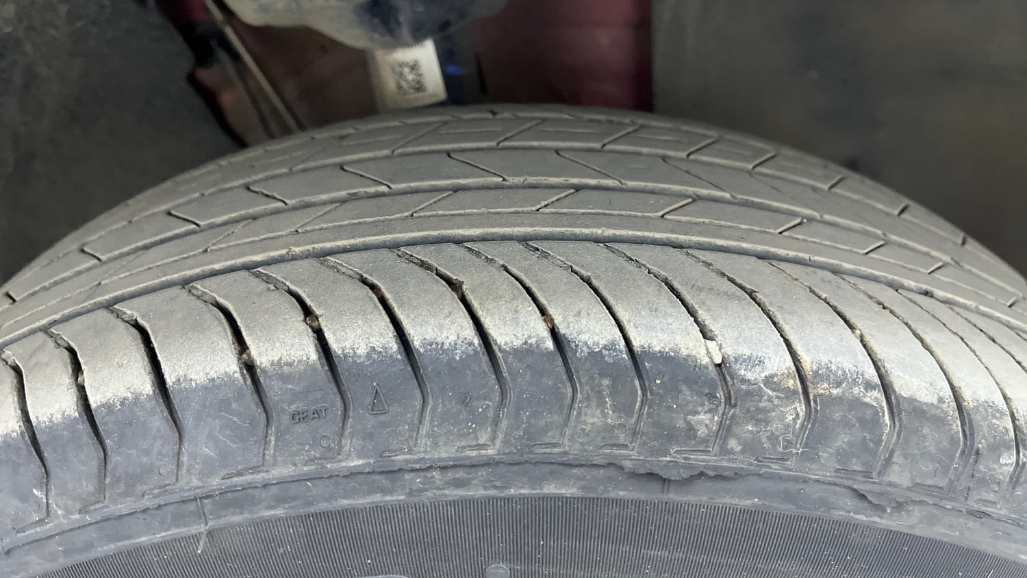 Used 2025 Skoda Kylaq Signature Petrol Manual tyres RIGHT FRONT TYRE TREAD VIEW