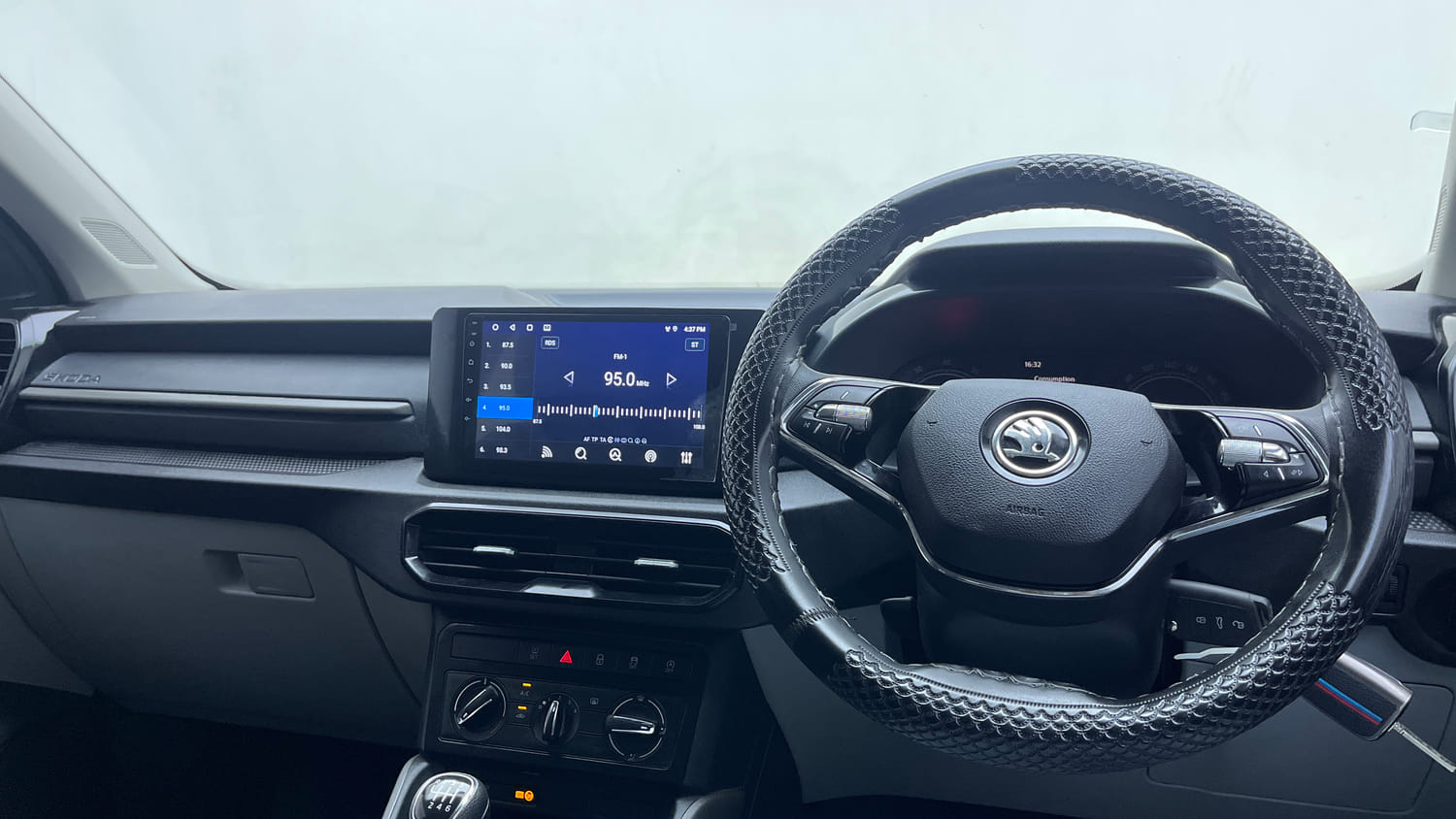 Used 2025 Skoda Kylaq Signature Petrol Manual interior DASHBOARD VIEW
