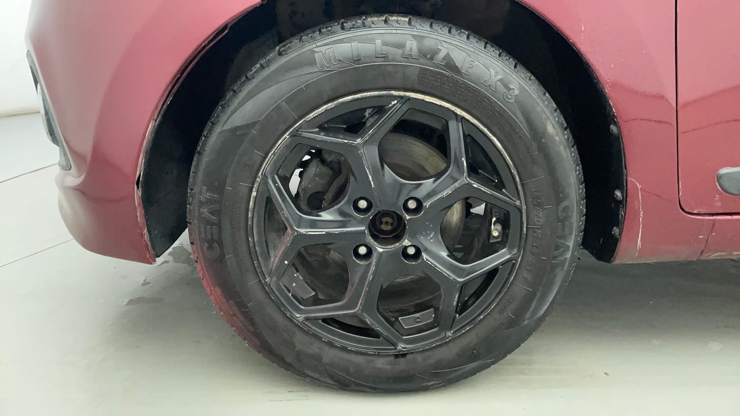 Used 2015 Hyundai Grand i10 Sportz 1.2 Kappa VTVT Petrol Manual tyres LEFT FRONT TYRE RIM VIEW