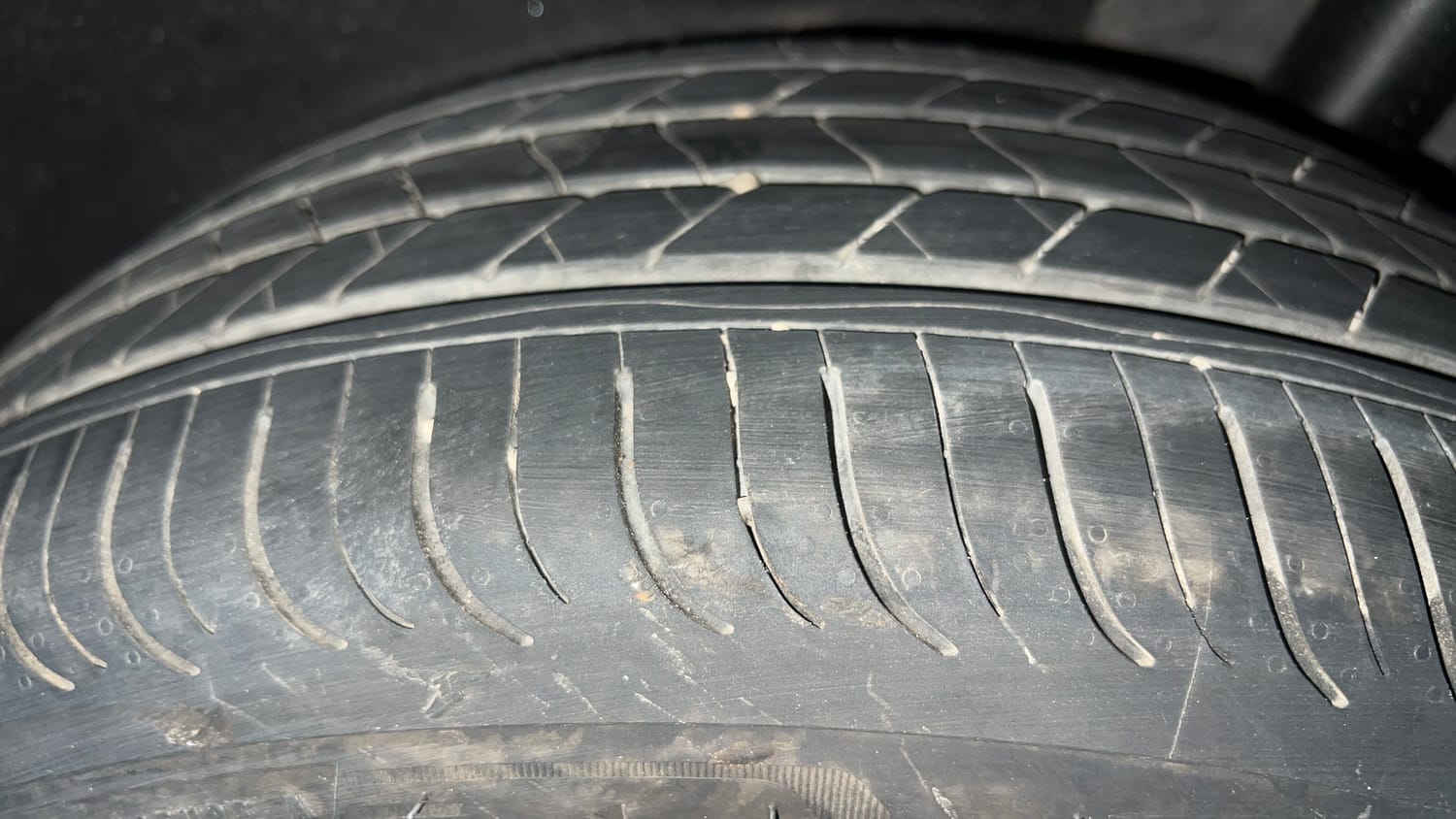 Used 2025 Kia Syros HTX Plus (O) 1.5 Diesel 6AT Diesel Automatic tyres LEFT REAR TYRE TREAD VIEW