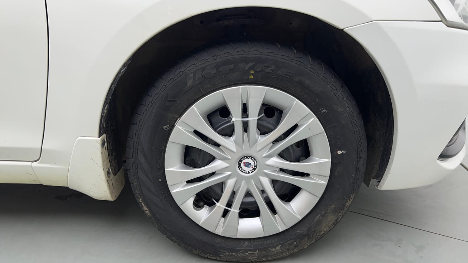 Used 2023 Maruti Suzuki Ciaz Sigma 1.5 Petrol Manual tyres RIGHT FRONT TYRE RIM VIEW
