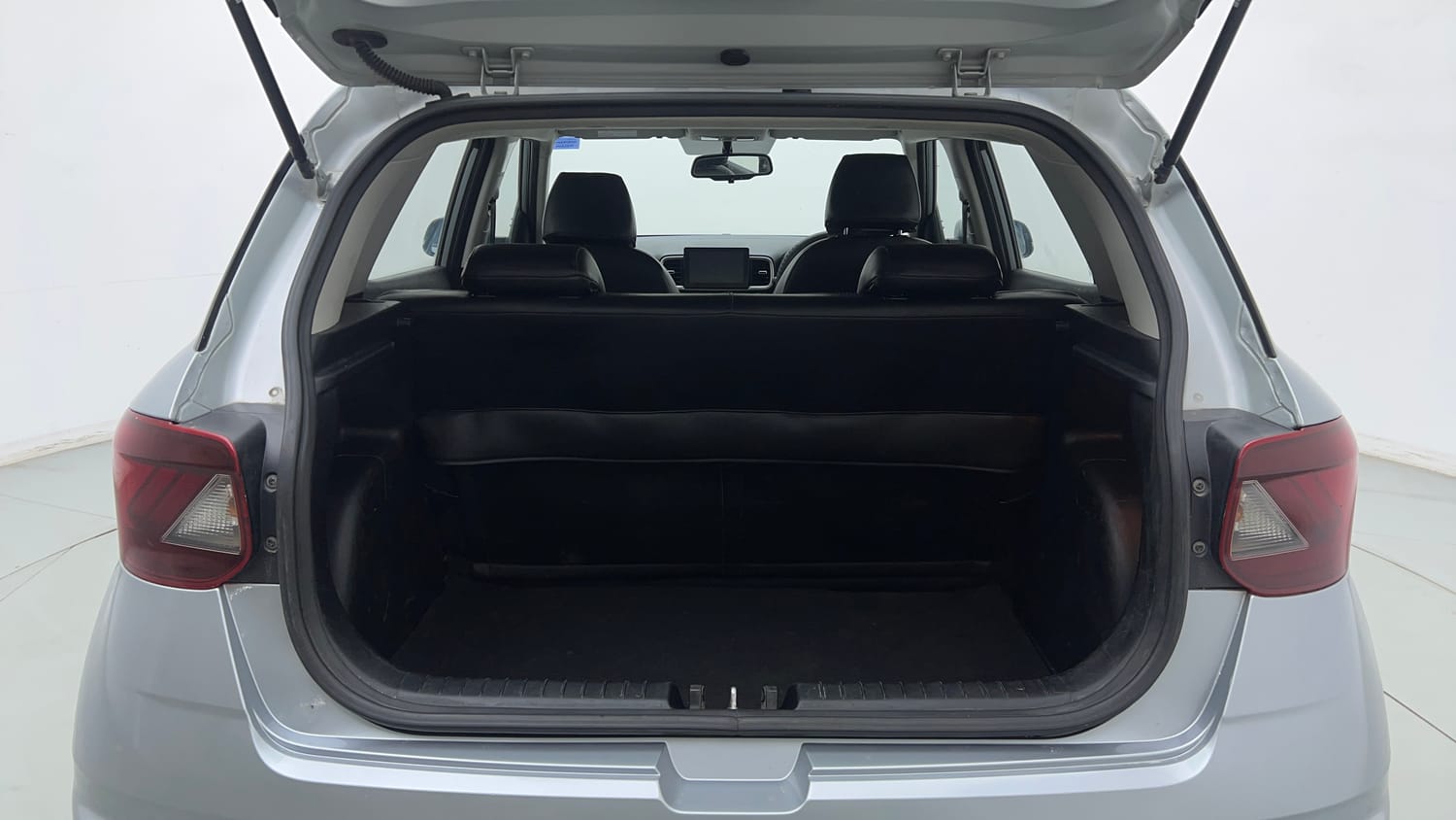 Used 2020 Hyundai Venue SX Plus 1.0 Turbo DCT Petrol Automatic interior DICKY INSIDE VIEW
