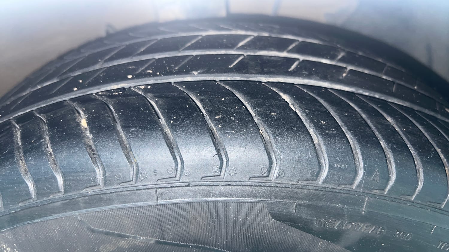 Used 2025 Hyundai Verna EX 1.5 Petrol MT Petrol Manual tyres RIGHT FRONT TYRE TREAD VIEW