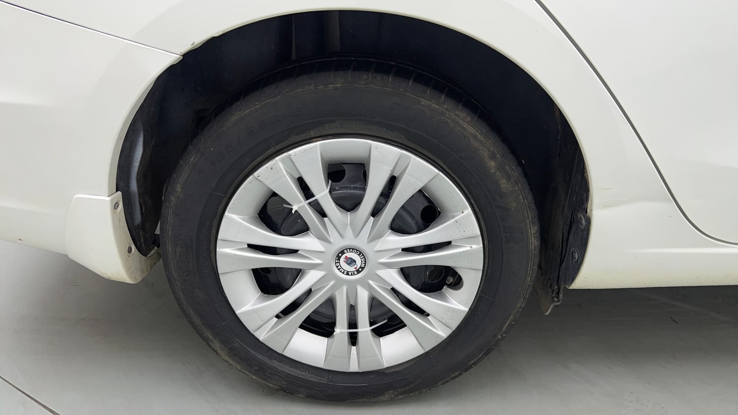 Used 2023 Maruti Suzuki Ciaz Sigma 1.5 Petrol Manual tyres RIGHT REAR TYRE RIM VIEW