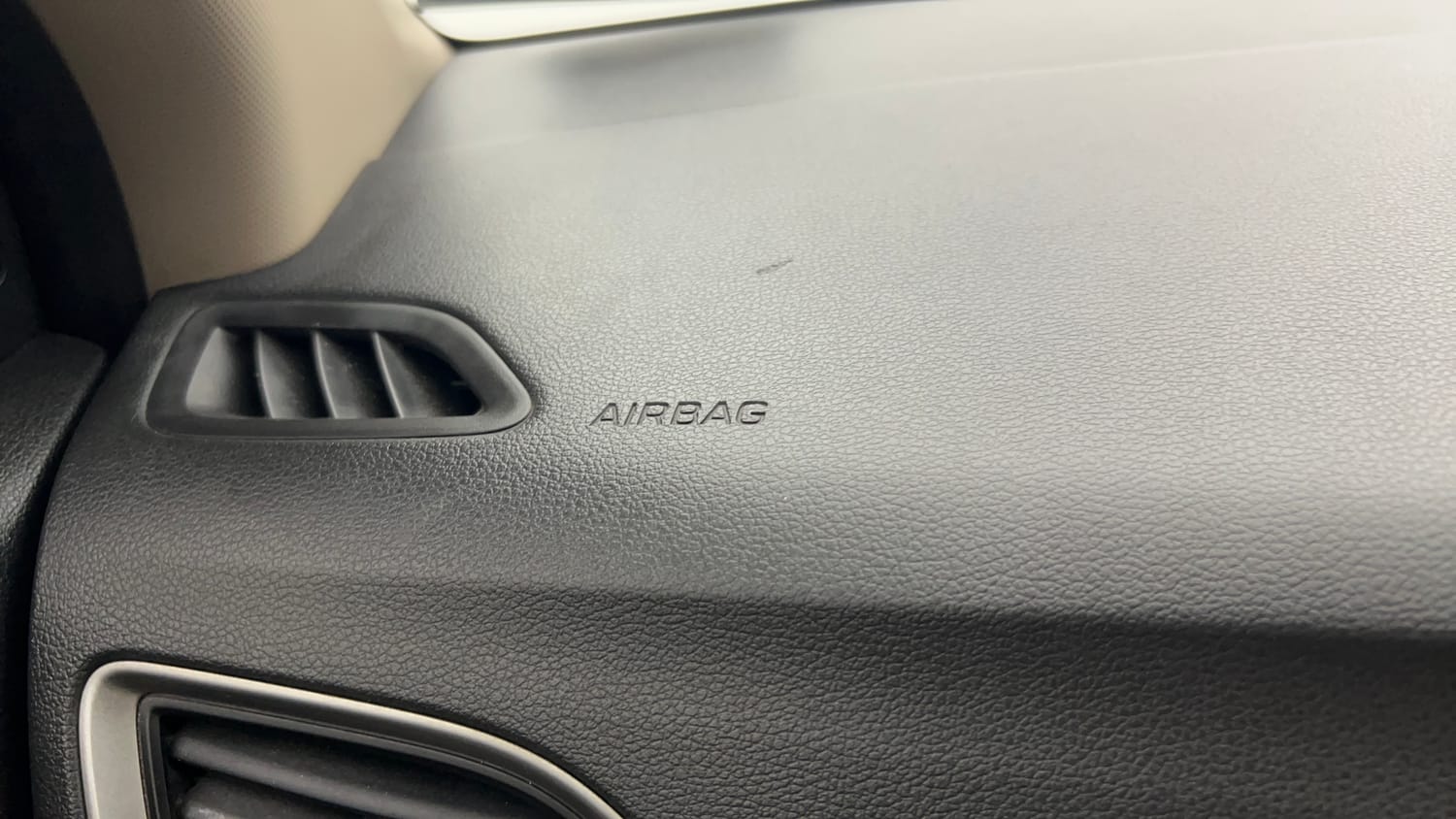Used 2019 Hyundai Verna SX (O)1.6 VTVT Petrol Manual top_features Side airbags