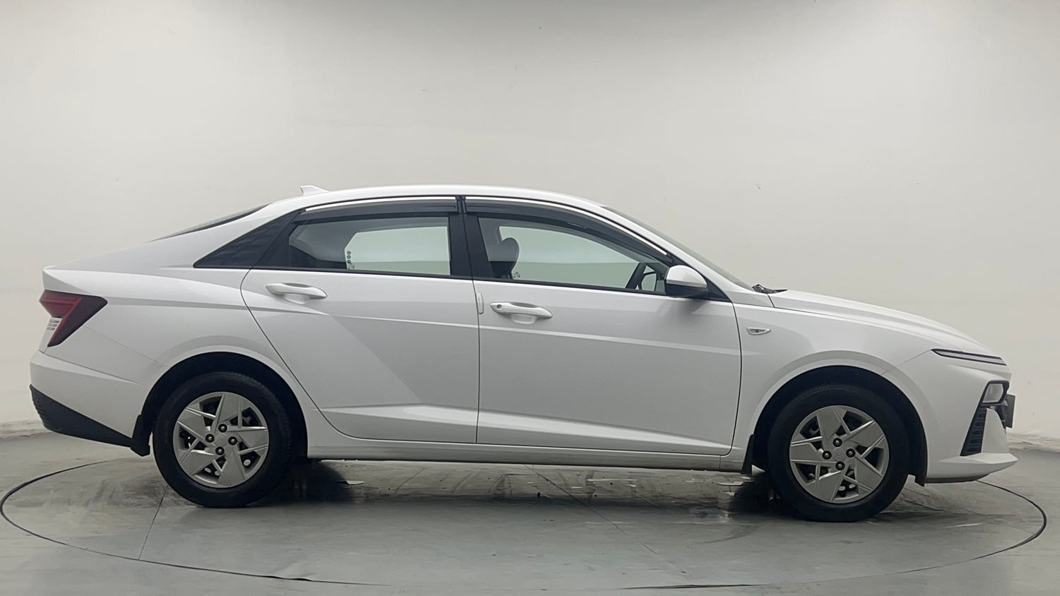 Used 2025 Hyundai Verna EX 1.5 Petrol MT Petrol Manual exterior RIGHT SIDE VIEW
