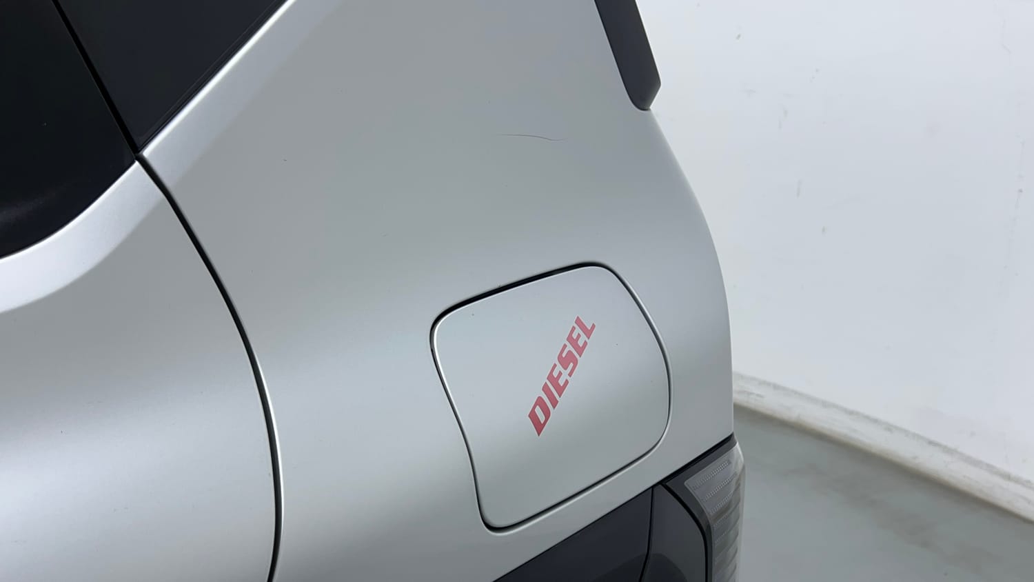 Used 2025 Kia Syros HTX Plus (O) 1.5 Diesel 6AT Diesel Automatic dents MINOR SCRATCH