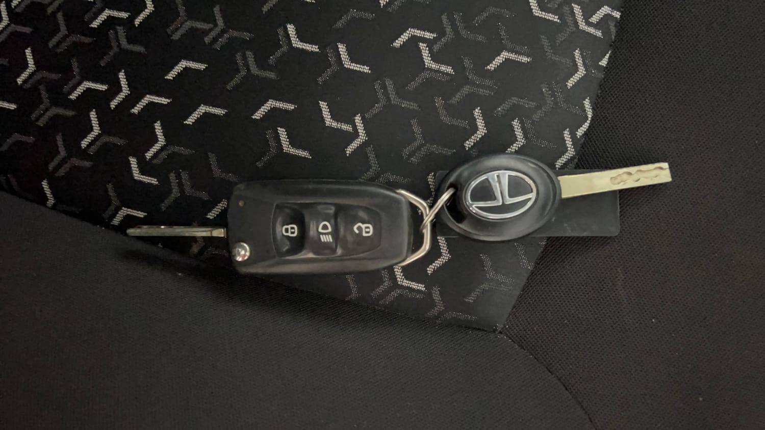 Used 2020 Tata Tiago XZ Plus Dual Tone Petrol Manual extra CAR KEY VIEW