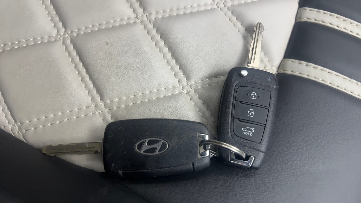 Used 2025 Hyundai Verna EX 1.5 Petrol MT Petrol Manual extra CAR KEY VIEW