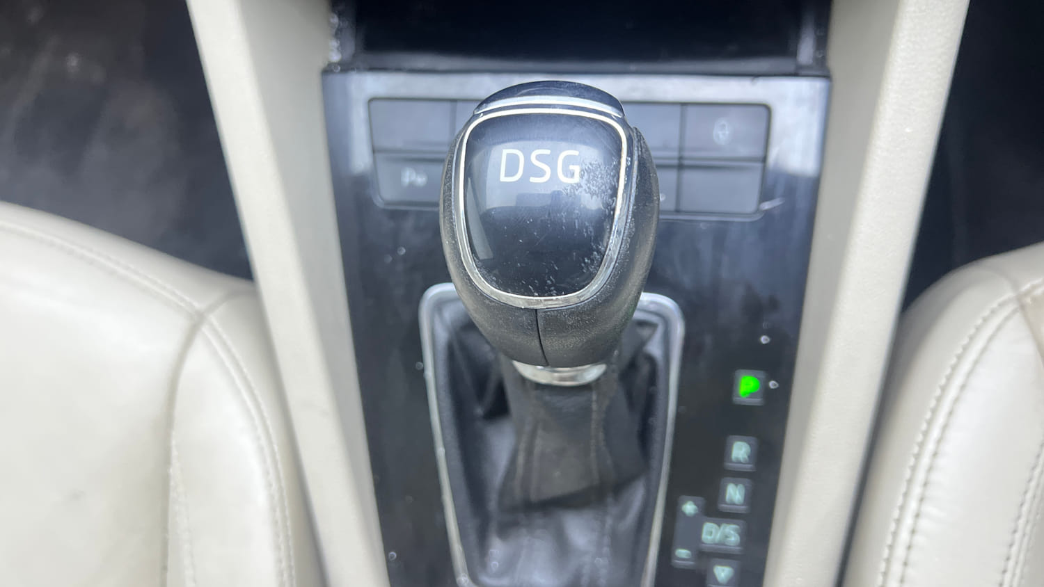 Used 2018 Skoda Octavia 1.8 TSI L&K Petrol Automatic interior GEAR  KNOB VIEW
