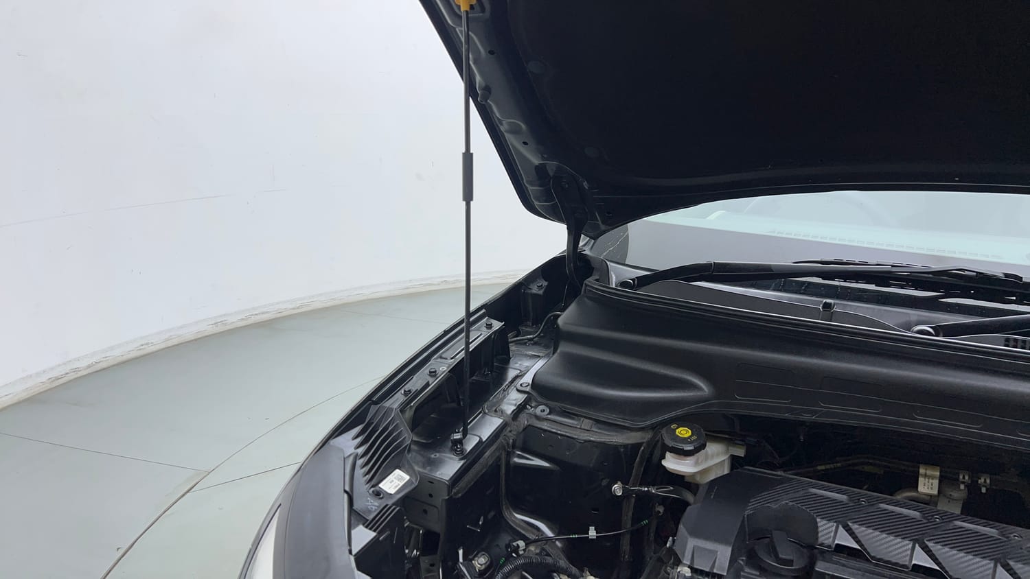 Used 2024 Hyundai Creta 1.5 MPi Petrol MT EX Petrol Manual engine ENGINE RIGHT SIDE HINGE & APRON VIEW
