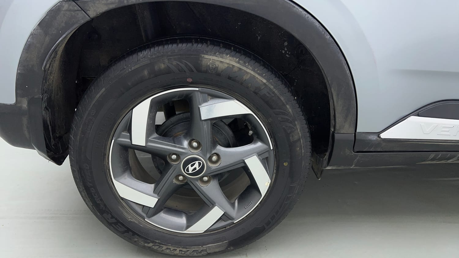 Used 2020 Hyundai Venue SX Plus 1.0 Turbo DCT Petrol Automatic tyres RIGHT REAR TYRE RIM VIEW