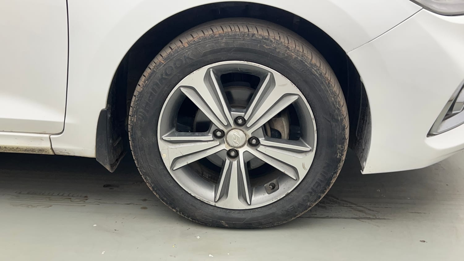 Used 2019 Hyundai Verna SX (O)1.6 VTVT Petrol Manual tyres RIGHT FRONT TYRE RIM VIEW