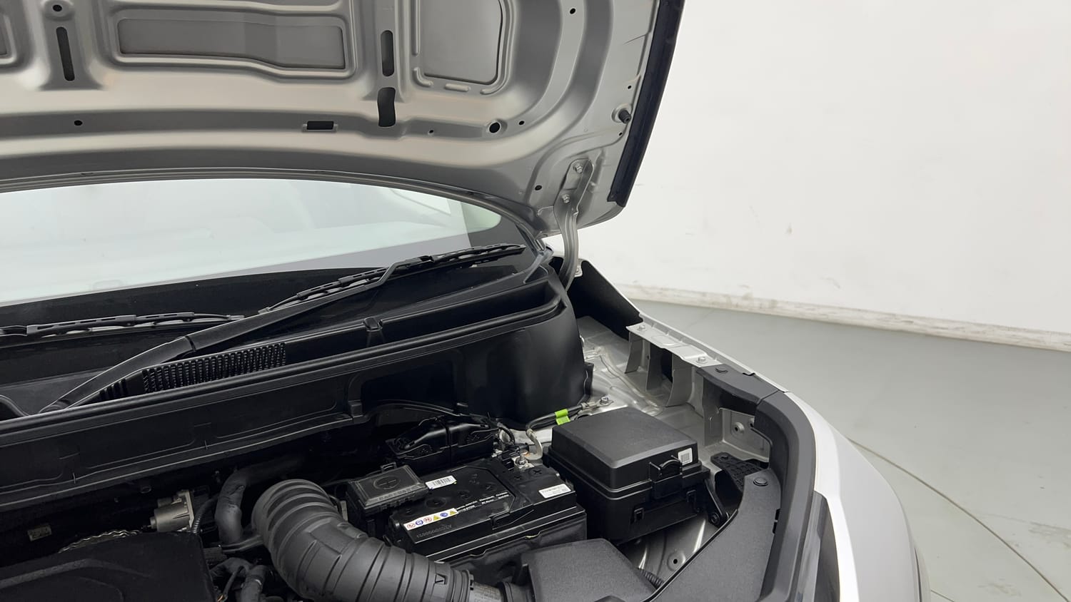 Used 2025 Kia Syros HTX Plus (O) 1.5 Diesel 6AT Diesel Automatic engine ENGINE LEFT SIDE HINGE & APRON VIEW