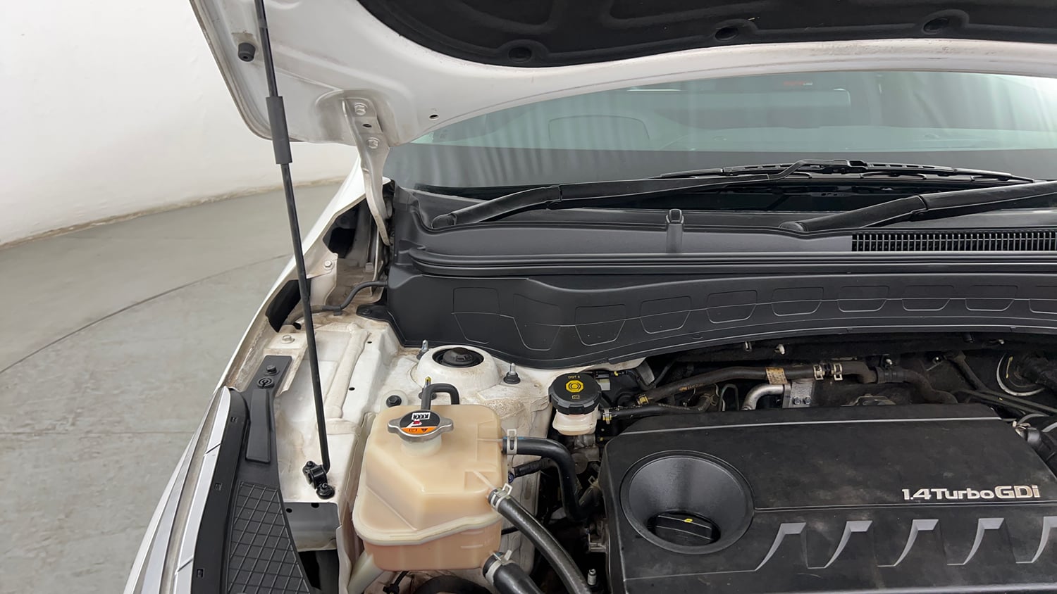 Used 2023 Kia Seltos GTX Plus 1.4 Petrol Manual engine ENGINE RIGHT SIDE HINGE & APRON VIEW