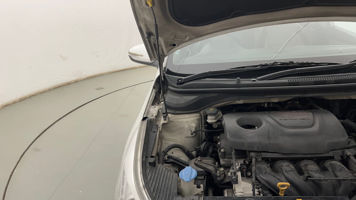 Used 2019 Hyundai Verna SX (O)1.6 VTVT Petrol Manual engine ENGINE RIGHT SIDE HINGE & APRON VIEW