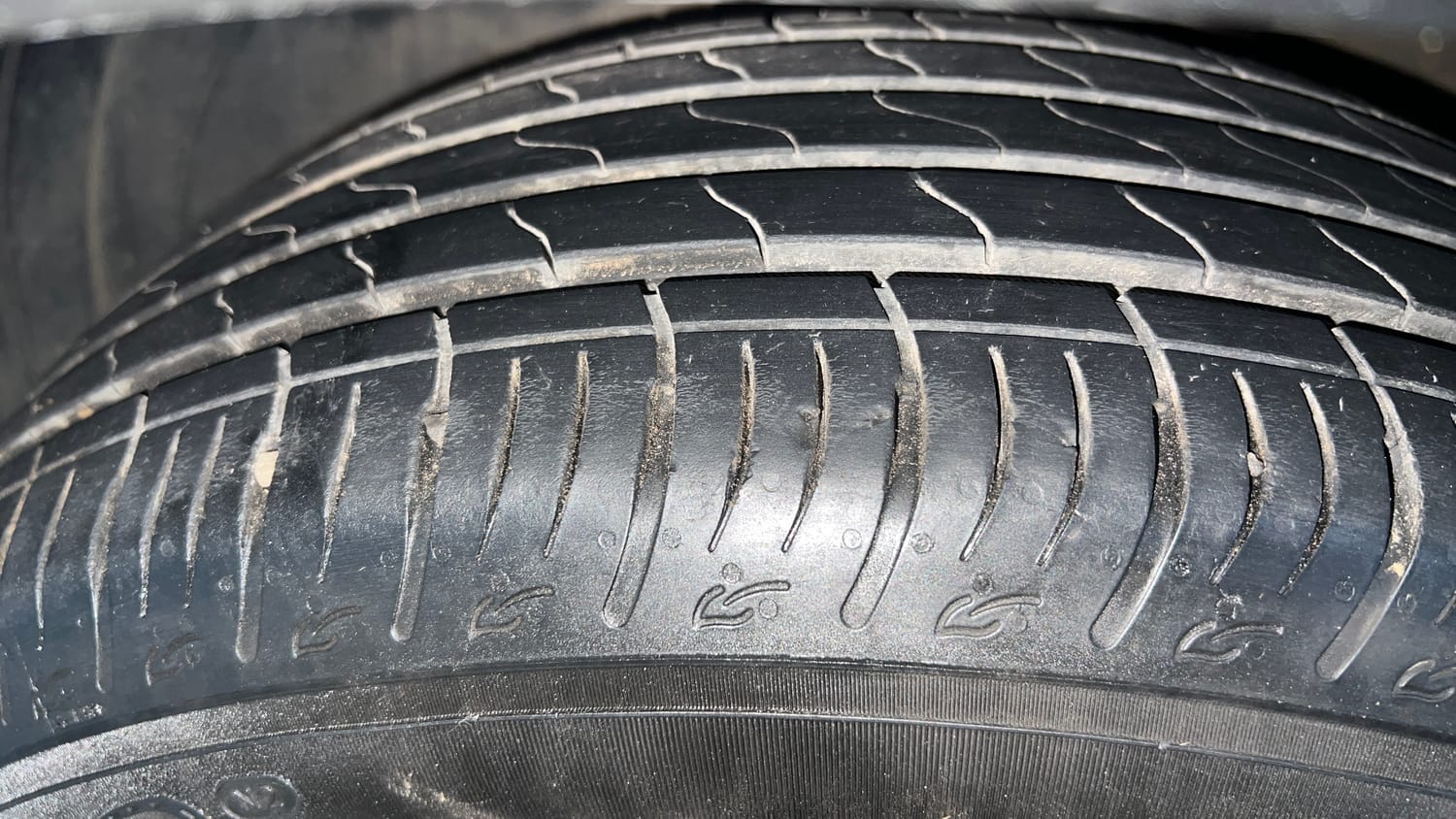 Used 2020 Hyundai Venue SX Plus 1.0 Turbo DCT Petrol Automatic tyres LEFT FRONT TYRE TREAD VIEW