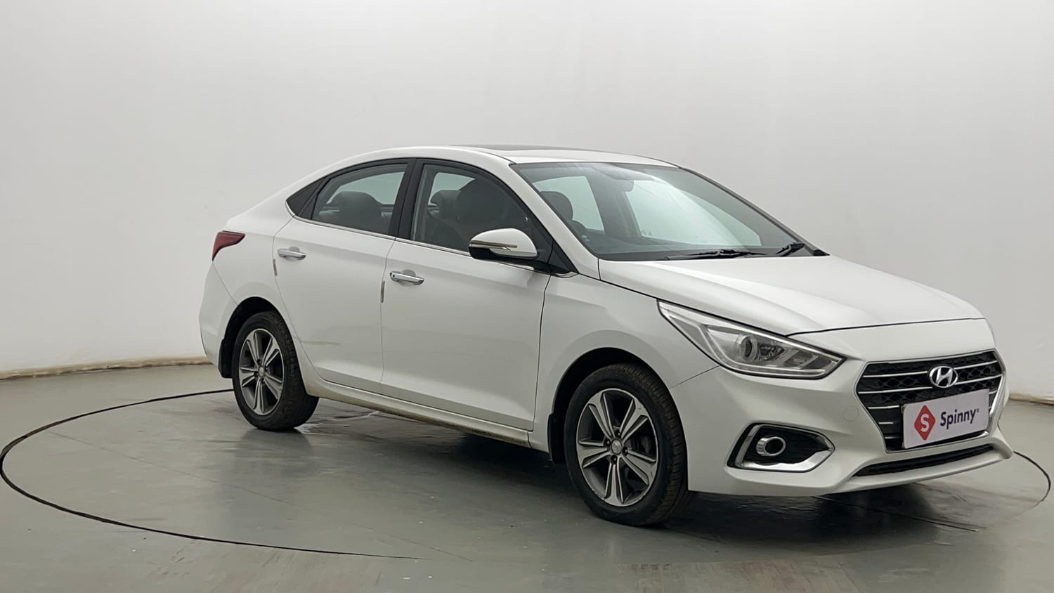 Used 2019 Hyundai Verna SX (O)1.6 VTVT Petrol Manual exterior RIGHT FRONT CORNER VIEW