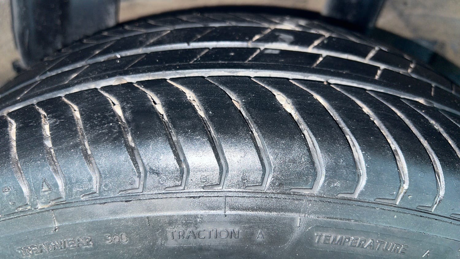 Used 2025 Hyundai Verna EX 1.5 Petrol MT Petrol Manual tyres LEFT REAR TYRE TREAD VIEW