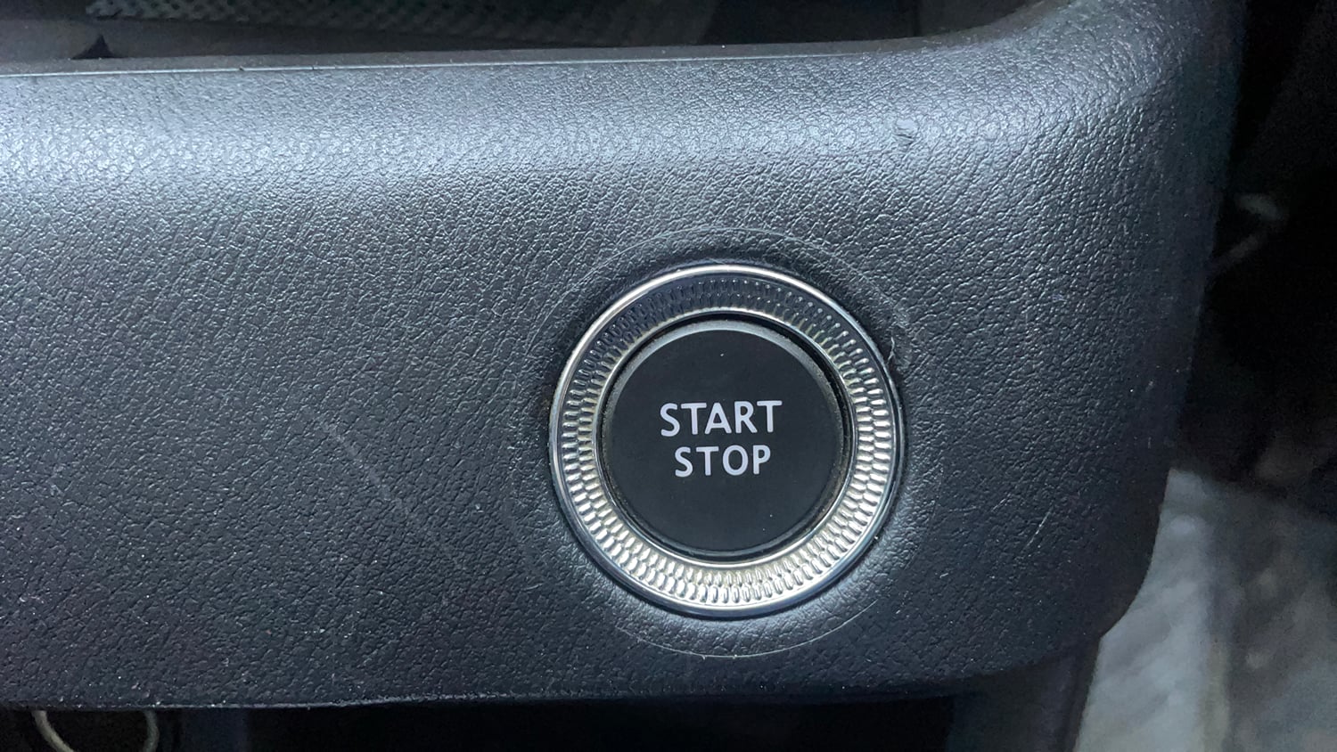 Used 2022 Nissan Magnite XV Premium Turbo CVT Dual Tone Petrol Automatic top_features Keyless start