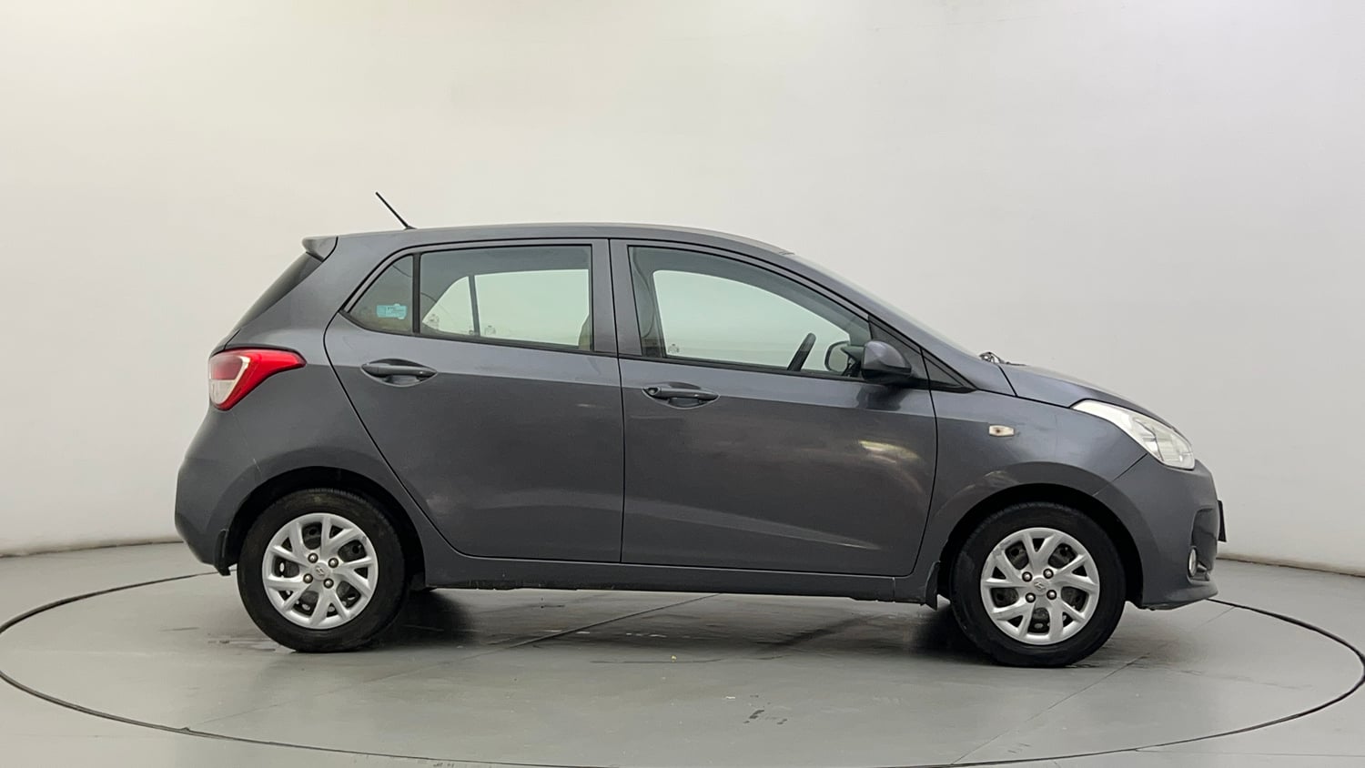 Used 2017 Hyundai Grand i10 Magna 1.2 Kappa VTVT Petrol Manual exterior RIGHT SIDE VIEW