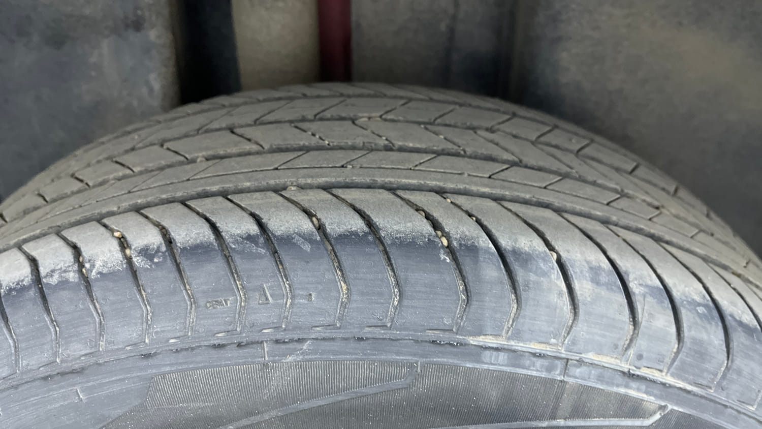 Used 2025 Skoda Kylaq Signature Petrol Manual tyres RIGHT REAR TYRE TREAD VIEW