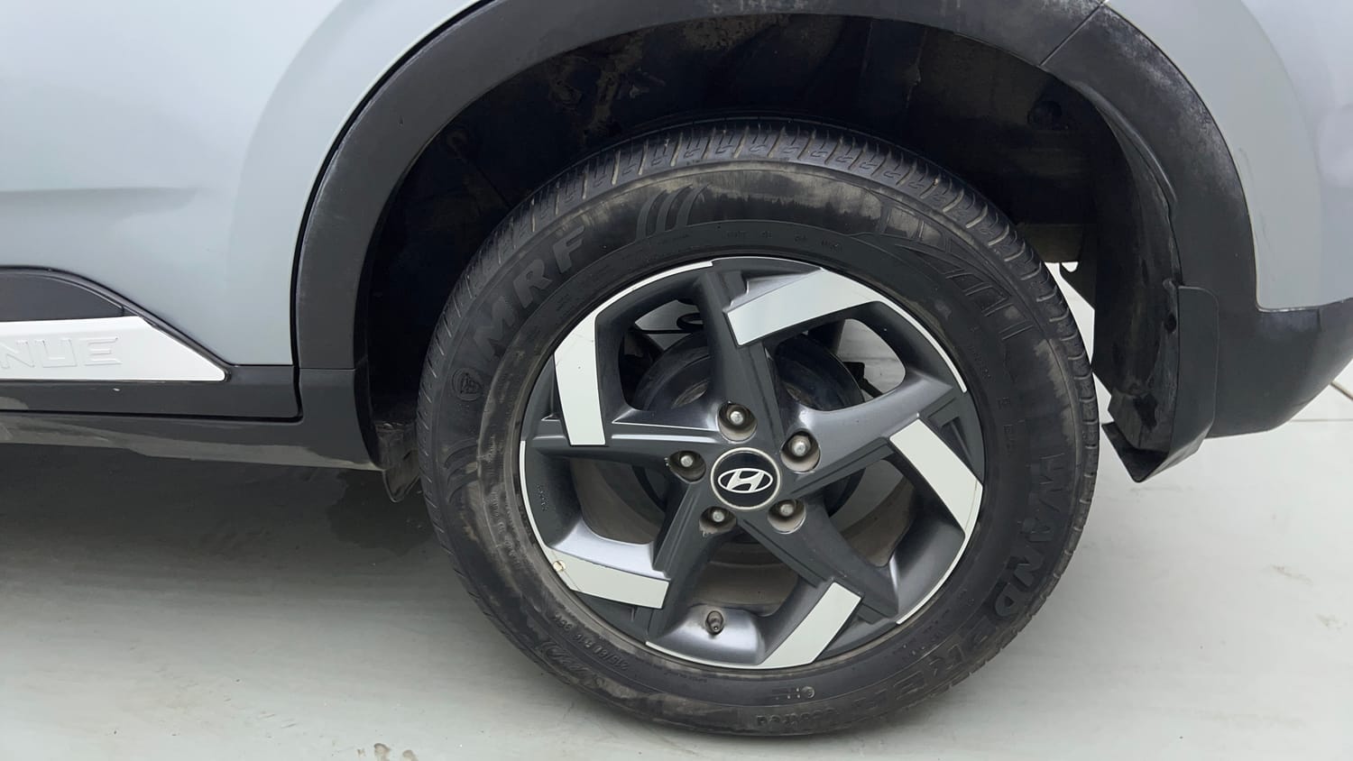 Used 2020 Hyundai Venue SX Plus 1.0 Turbo DCT Petrol Automatic tyres LEFT REAR TYRE RIM VIEW