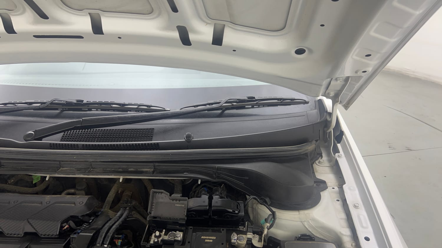 Used 2025 Hyundai Verna EX 1.5 Petrol MT Petrol Manual engine ENGINE LEFT SIDE HINGE & APRON VIEW