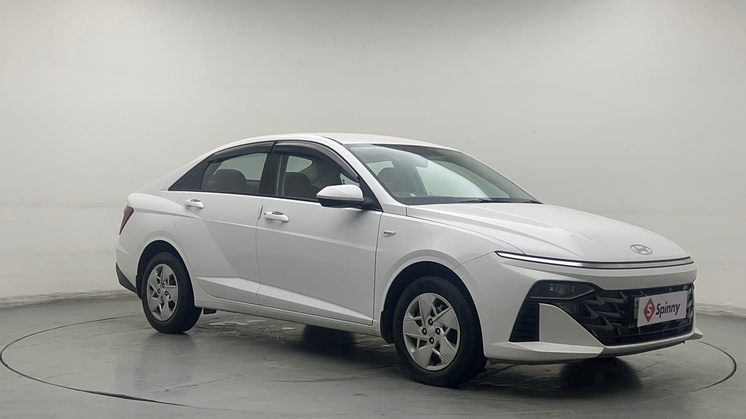 Used 2025 Hyundai Verna EX 1.5 Petrol MT Petrol Manual exterior RIGHT FRONT CORNER VIEW