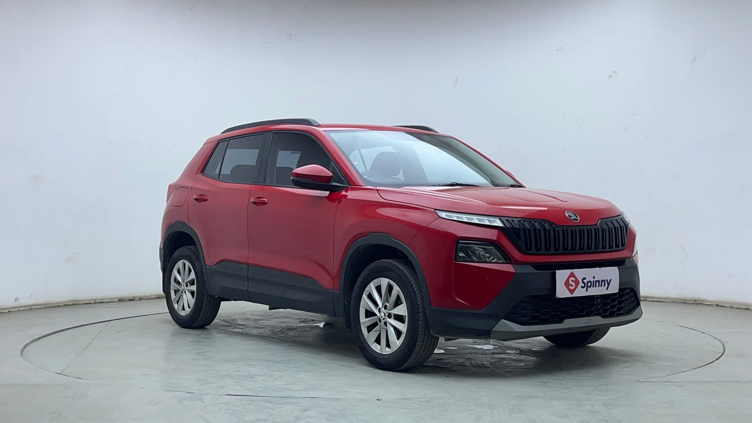 Used 2025 Skoda Kylaq Signature Petrol Manual exterior RIGHT FRONT CORNER VIEW