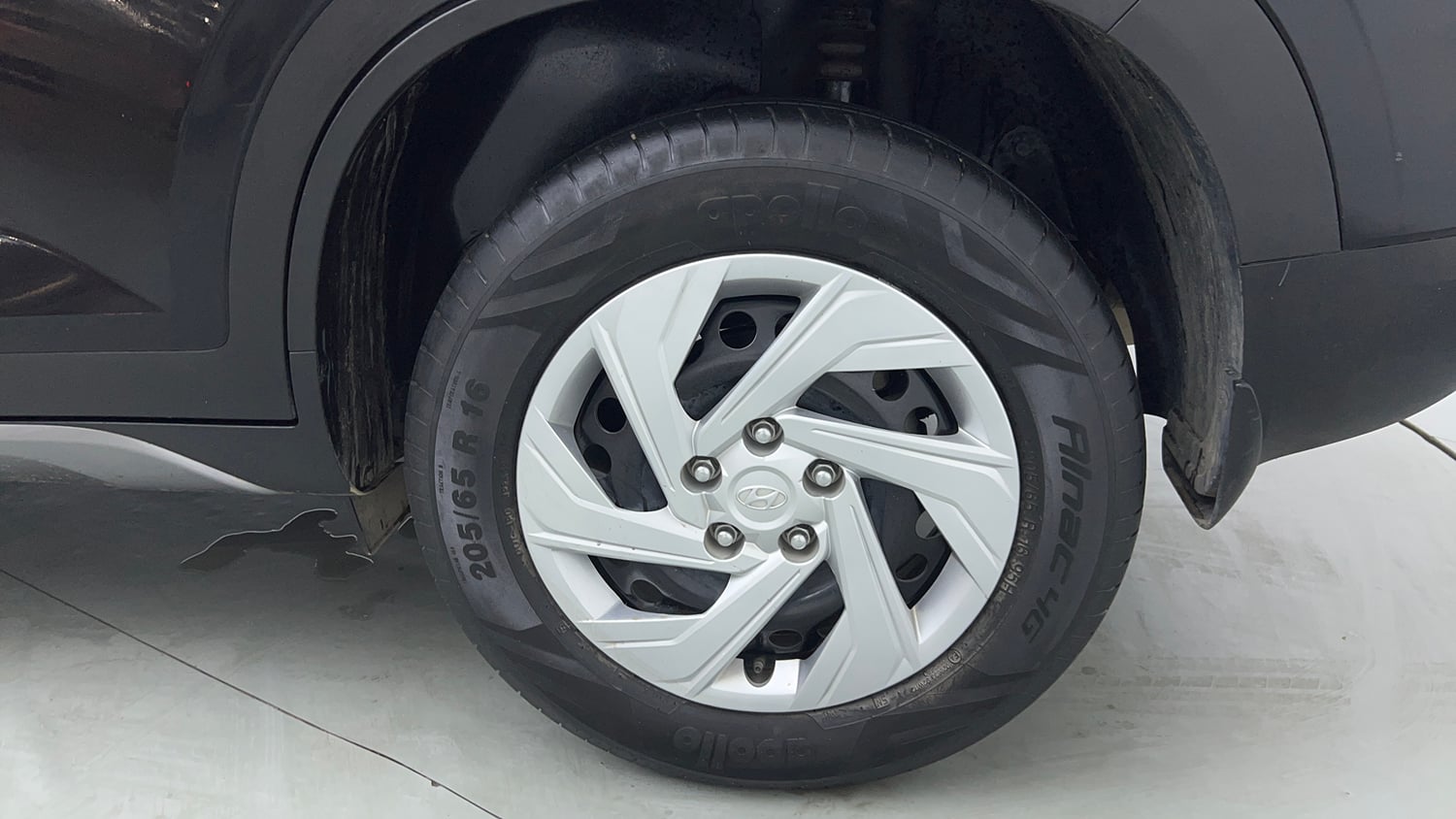 Used 2024 Hyundai Creta 1.5 MPi Petrol MT EX Petrol Manual tyres LEFT REAR TYRE RIM VIEW