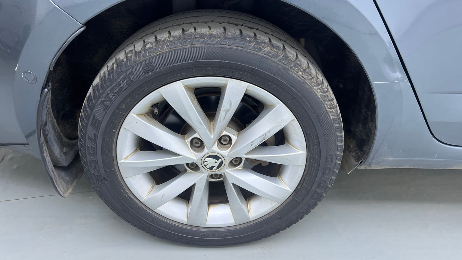 Used 2018 Skoda Octavia 1.8 TSI L&K Petrol Automatic tyres RIGHT REAR TYRE RIM VIEW